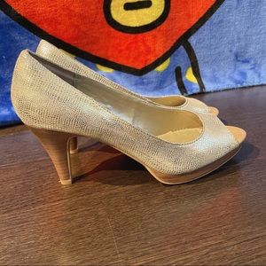 BANDOLINO Peep-Toe Dress Pumps
